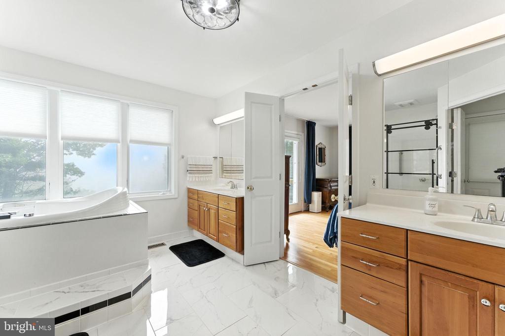 Chester Gap, Virginia, 22623, United States, 4 Bedrooms Bedrooms, ,4 BathroomsBathrooms,Residential,For Sale,1980820