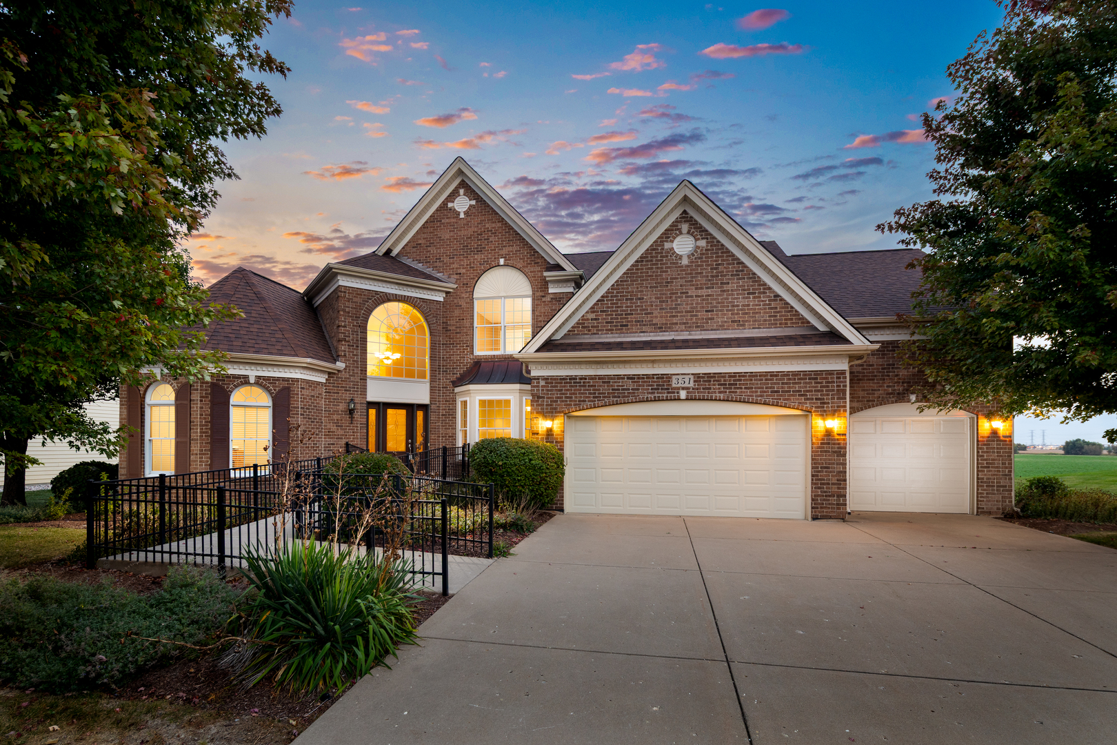 North Aurora, Illinois, 60542, United States, 3 Bedrooms Bedrooms, ,3 BathroomsBathrooms,Residential,For Sale,1969477