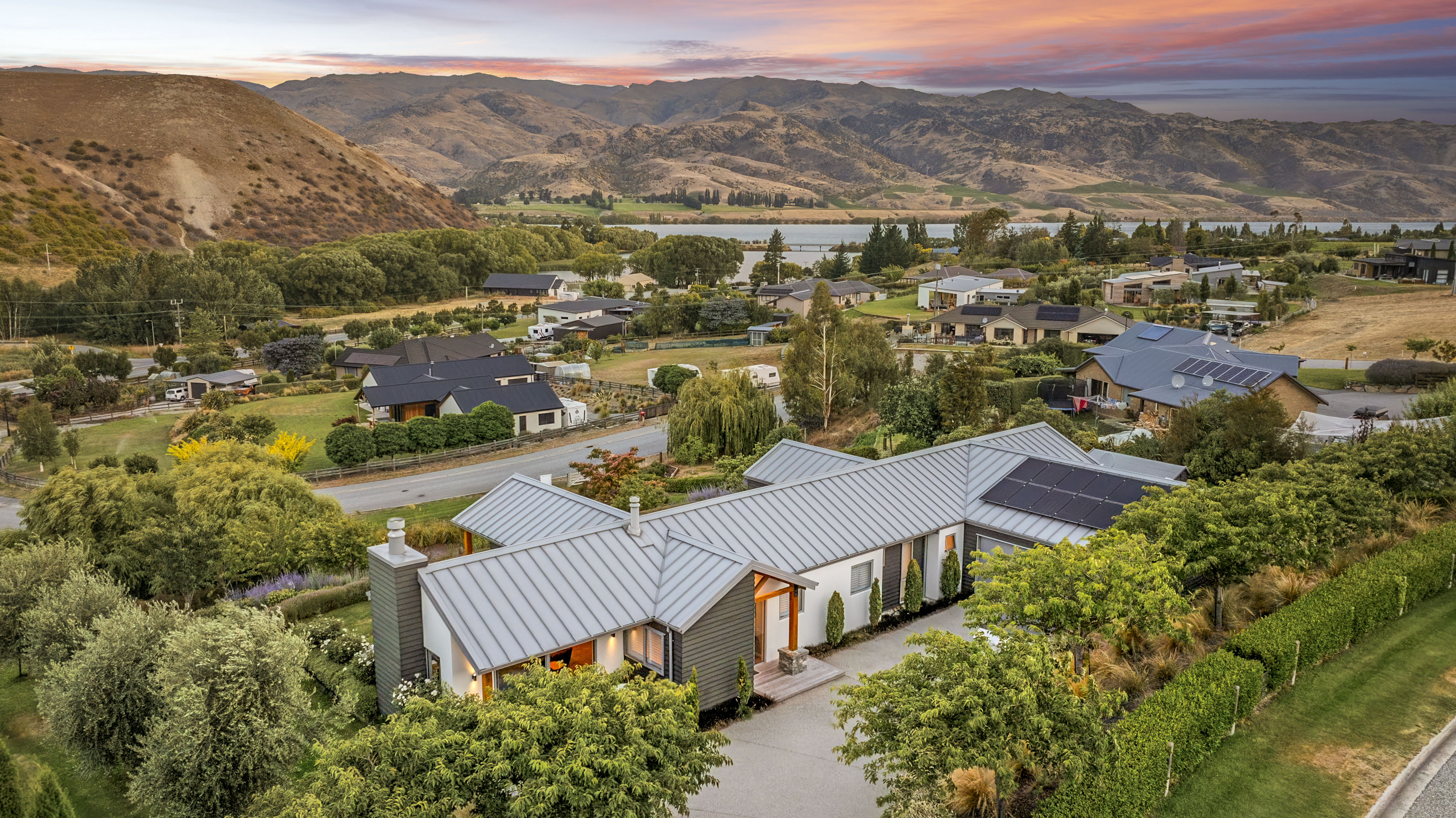  Mountain and Lake Views - 物件實景