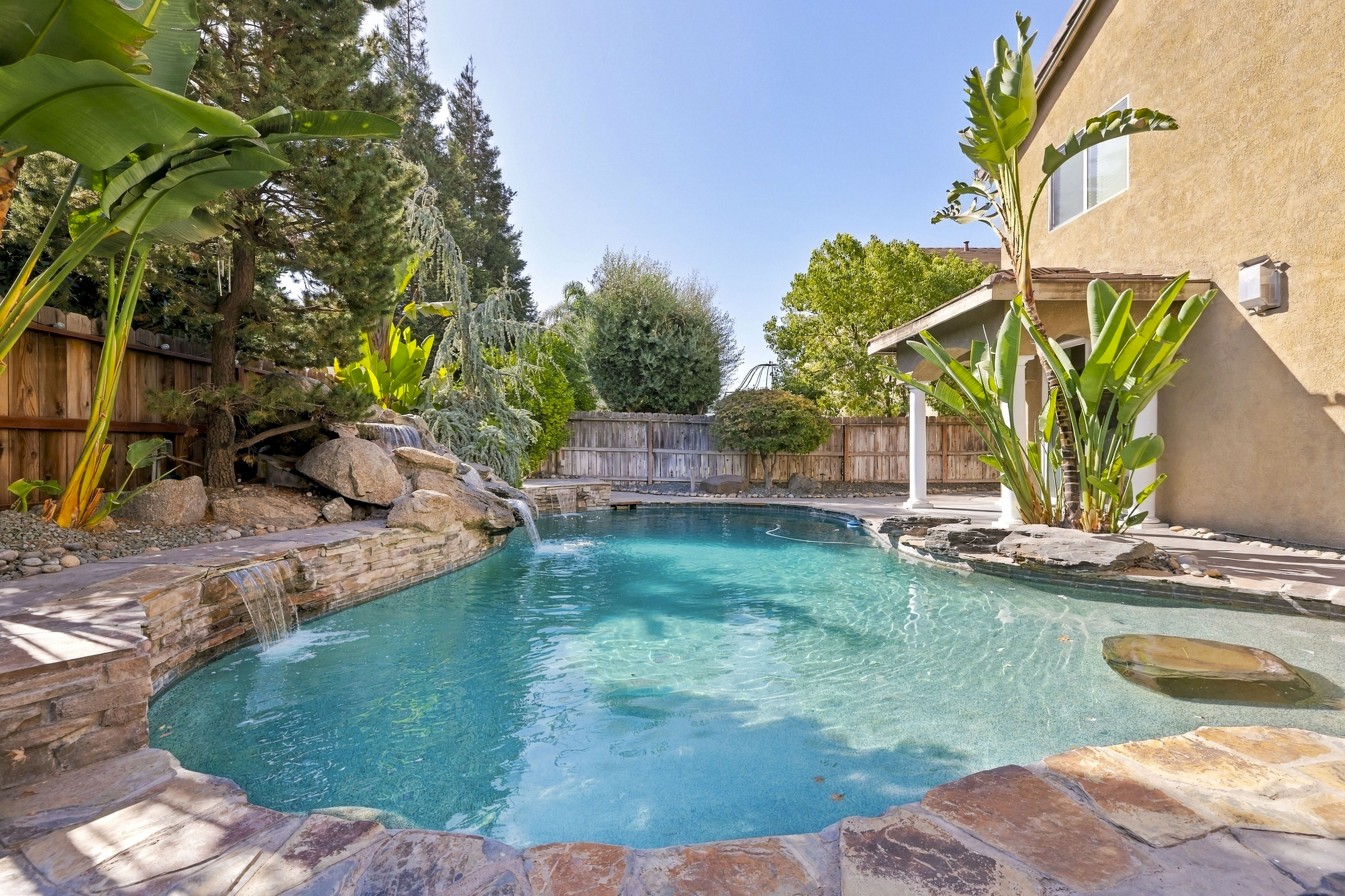  Expansive Paseo West Home with Poolside Living - 物件實景