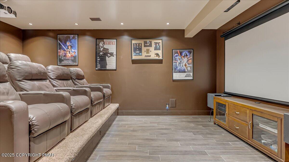 East Stroudsburg, Pennsylvania, 18302, United States, 5 Bedrooms Bedrooms, ,4 BathroomsBathrooms,Residential,For Sale,1980579