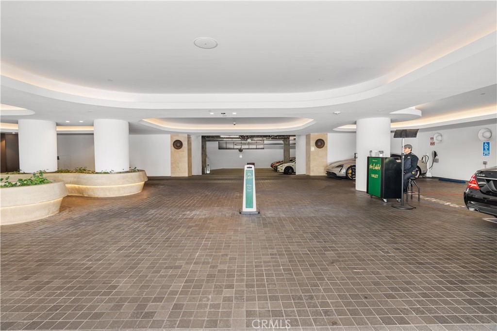 Los Angeles, California, 90024, United States, 2 Bedrooms Bedrooms, ,2 BathroomsBathrooms,Residential,For Sale,1746972