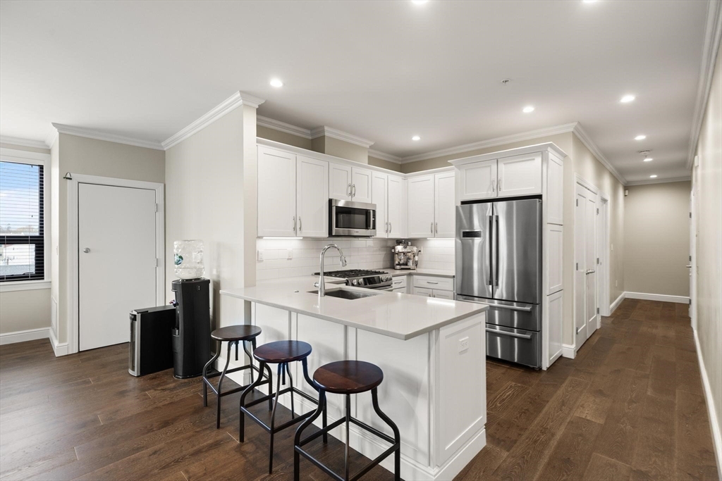 Wakefield, Massachusetts, 01880, United States, 2 Bedrooms Bedrooms, ,2 BathroomsBathrooms,Residential,For Sale,2040017