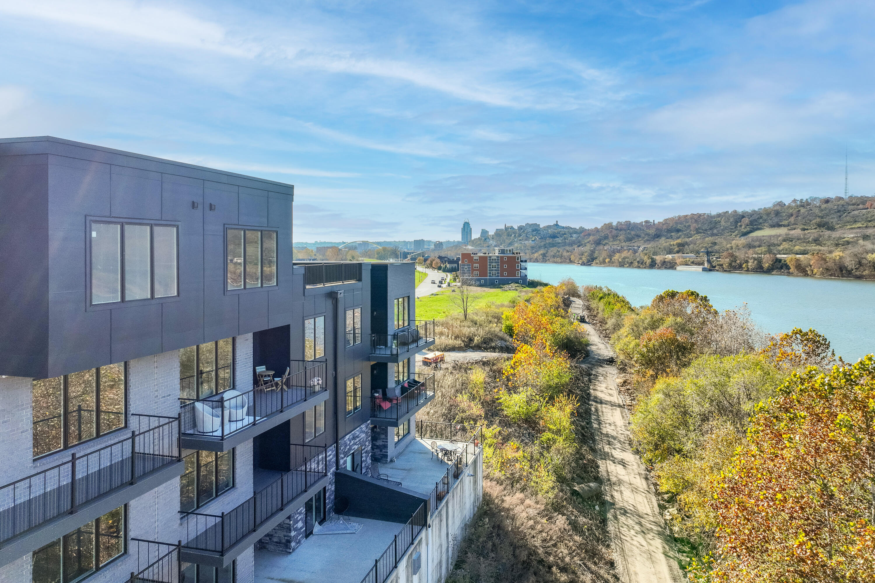 Dayton, Kentucky, 41074, United States, 2 Bedrooms Bedrooms, ,3 BathroomsBathrooms,Residential,For Sale,1994869