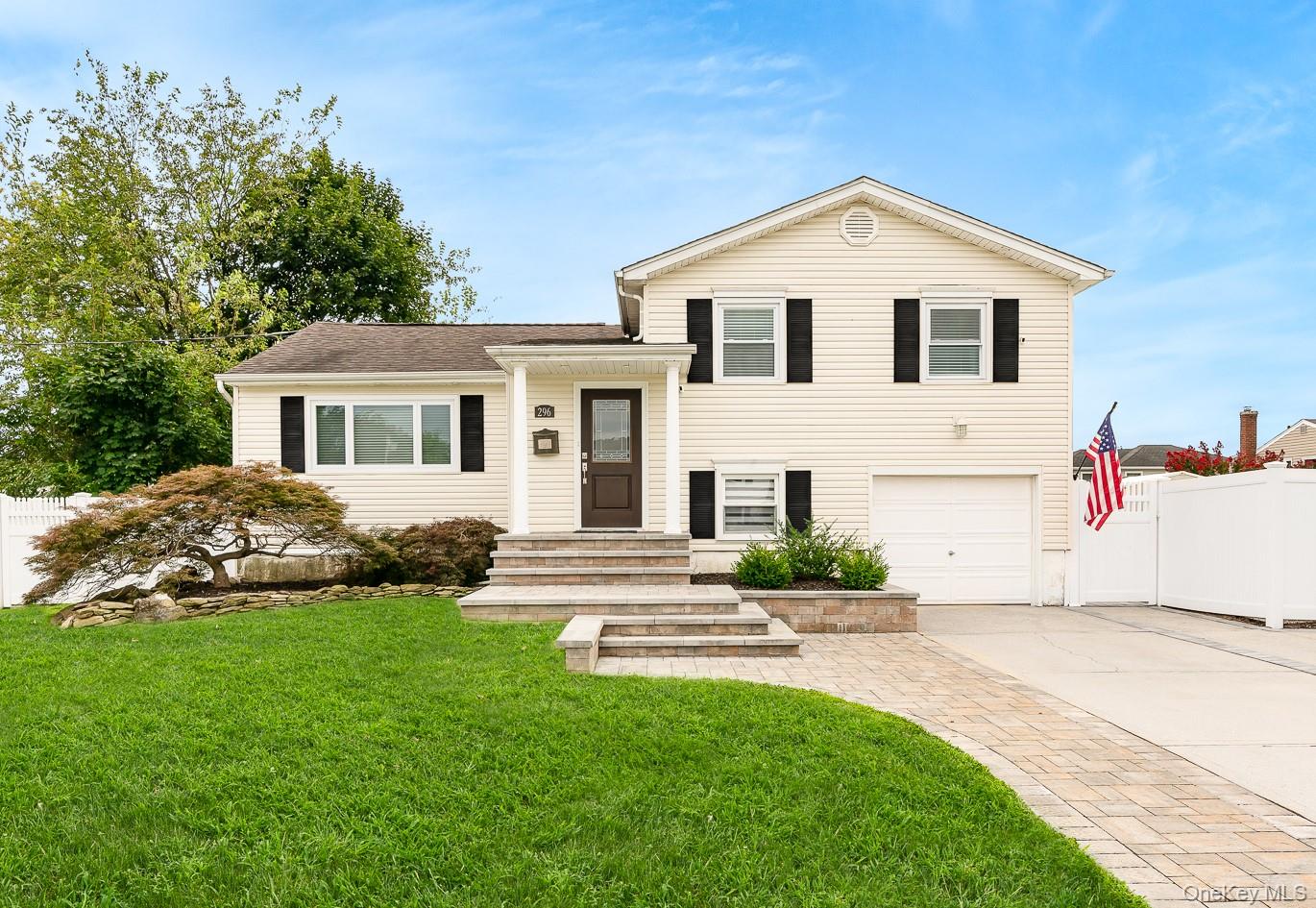 Massapequa Park, New York, 11762, United States, 3 Bedrooms Bedrooms, ,3 BathroomsBathrooms,Residential,For Sale,1937642
