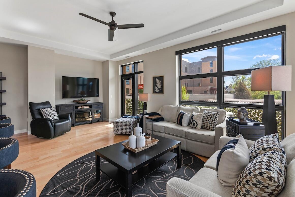 Oconomowoc, Wisconsin, 53066, United States, 1 Bedroom Bedrooms, ,2 BathroomsBathrooms,Residential,For Sale,1819550