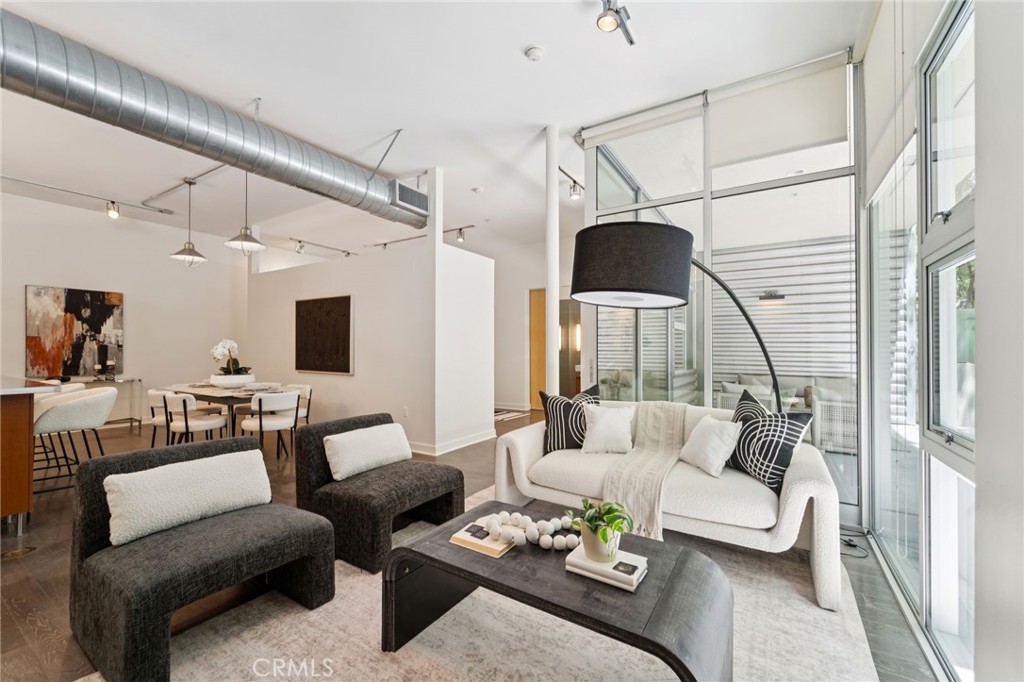 Marina del Rey, California, 90292, United States, 2 Bedrooms Bedrooms, ,1 BathroomBathrooms,Residential,For Sale,1901416