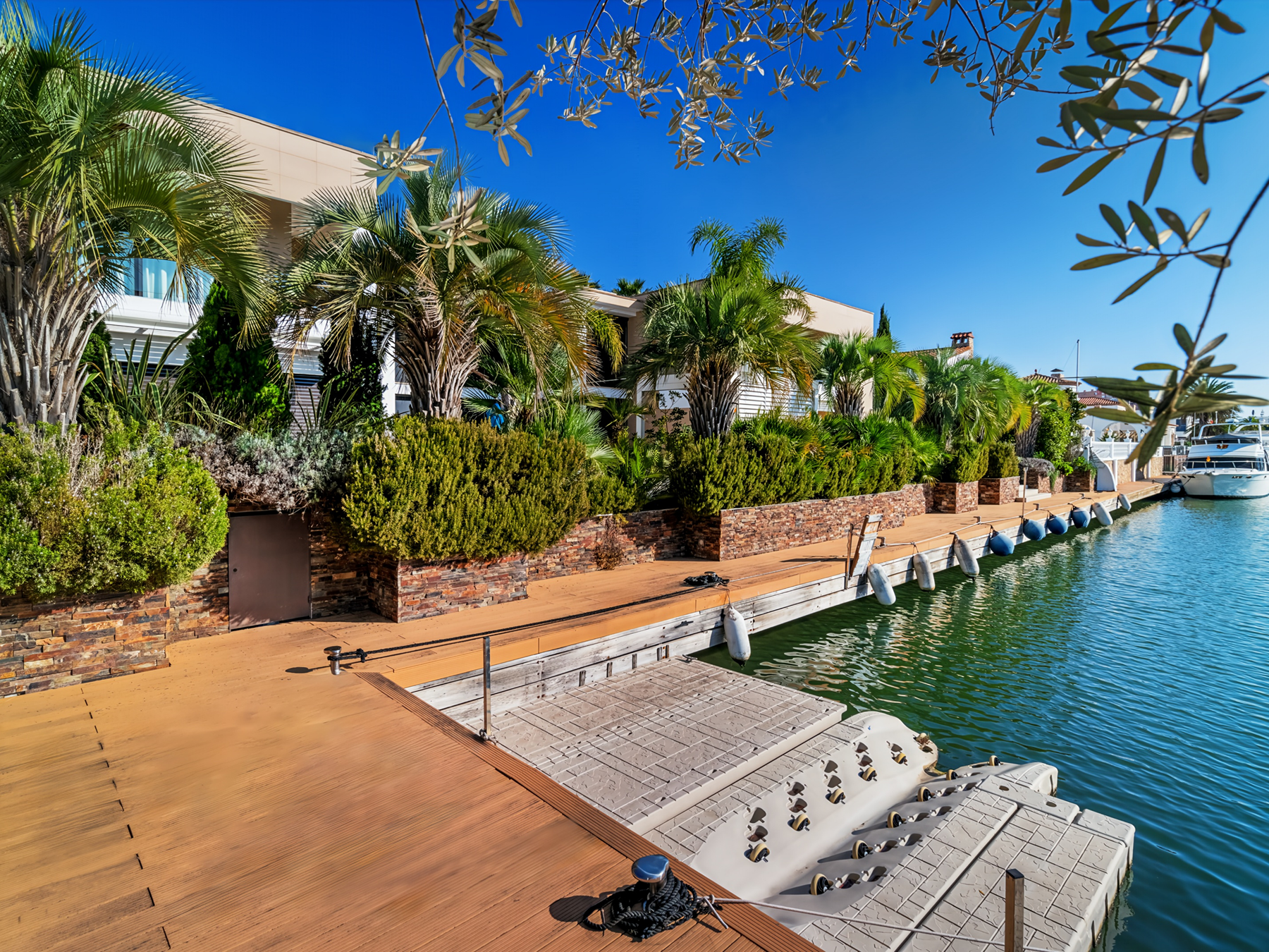  where  luxury and nautical living meet - 物件實景