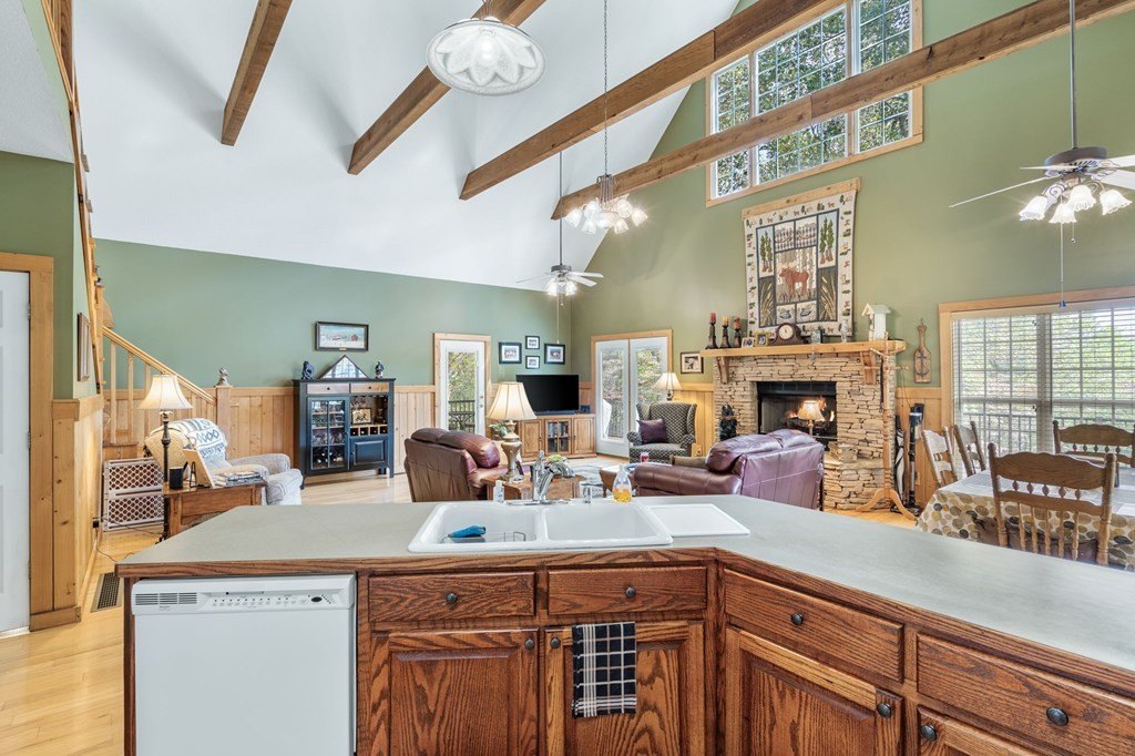 Young Harris, Georgia, 30582, United States, 4 Bedrooms Bedrooms, ,4 BathroomsBathrooms,Residential,For Sale,1979770