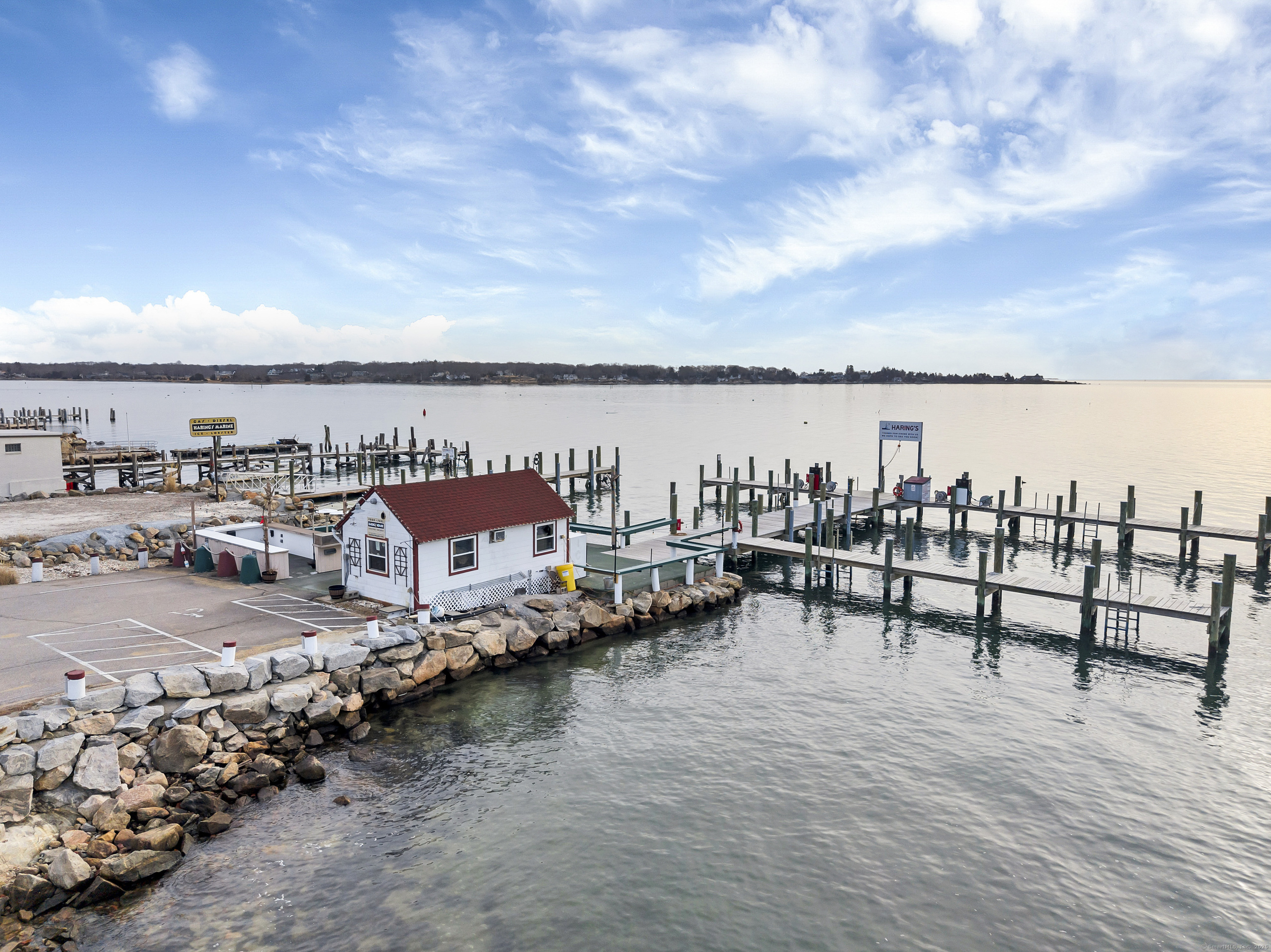 Groton, Connecticut, 06340, United States, 3 Bedrooms Bedrooms, ,2 BathroomsBathrooms,Residential,For Sale,1928735