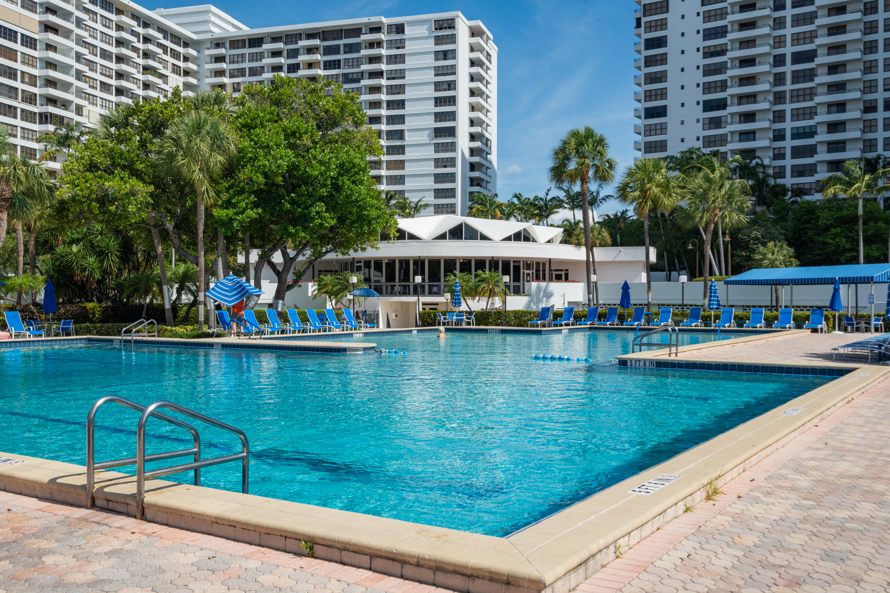 2500 Parkview Dr, Hallandale Beach, FL, 33009 - 物件實景