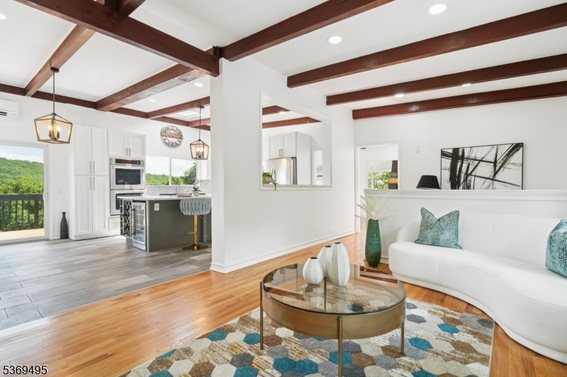 Kinnelon Boro, New Jersey, 07405, United States, 5 Bedrooms Bedrooms, ,4 BathroomsBathrooms,Residential,For Sale,1939062