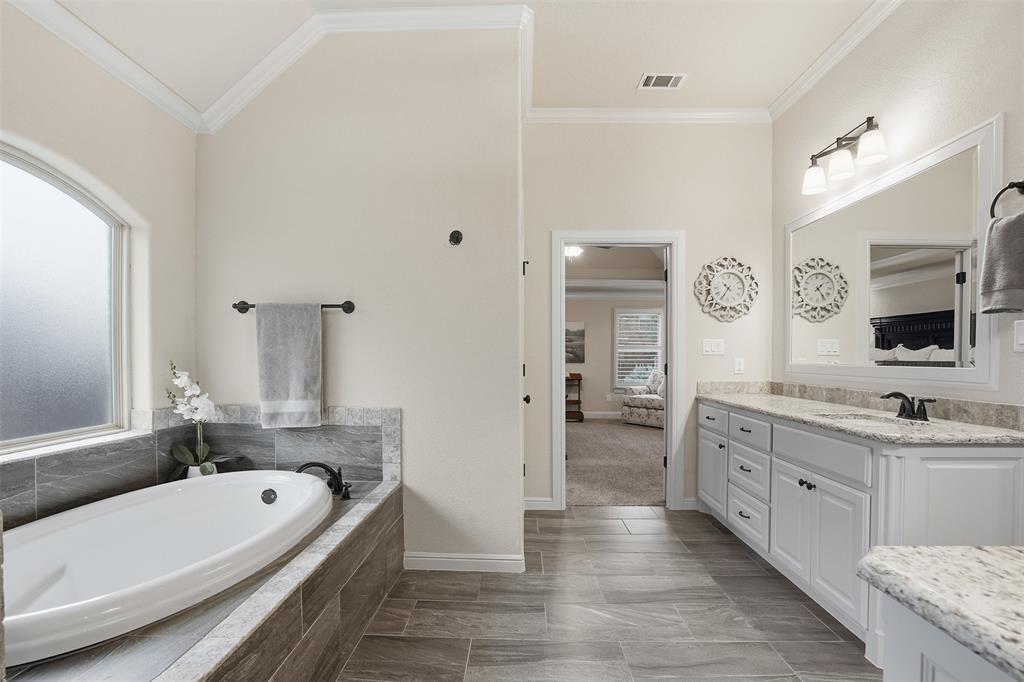 Granbury, Texas, 76048, United States, 4 Bedrooms Bedrooms, ,3 BathroomsBathrooms,Residential,For Sale,2001817