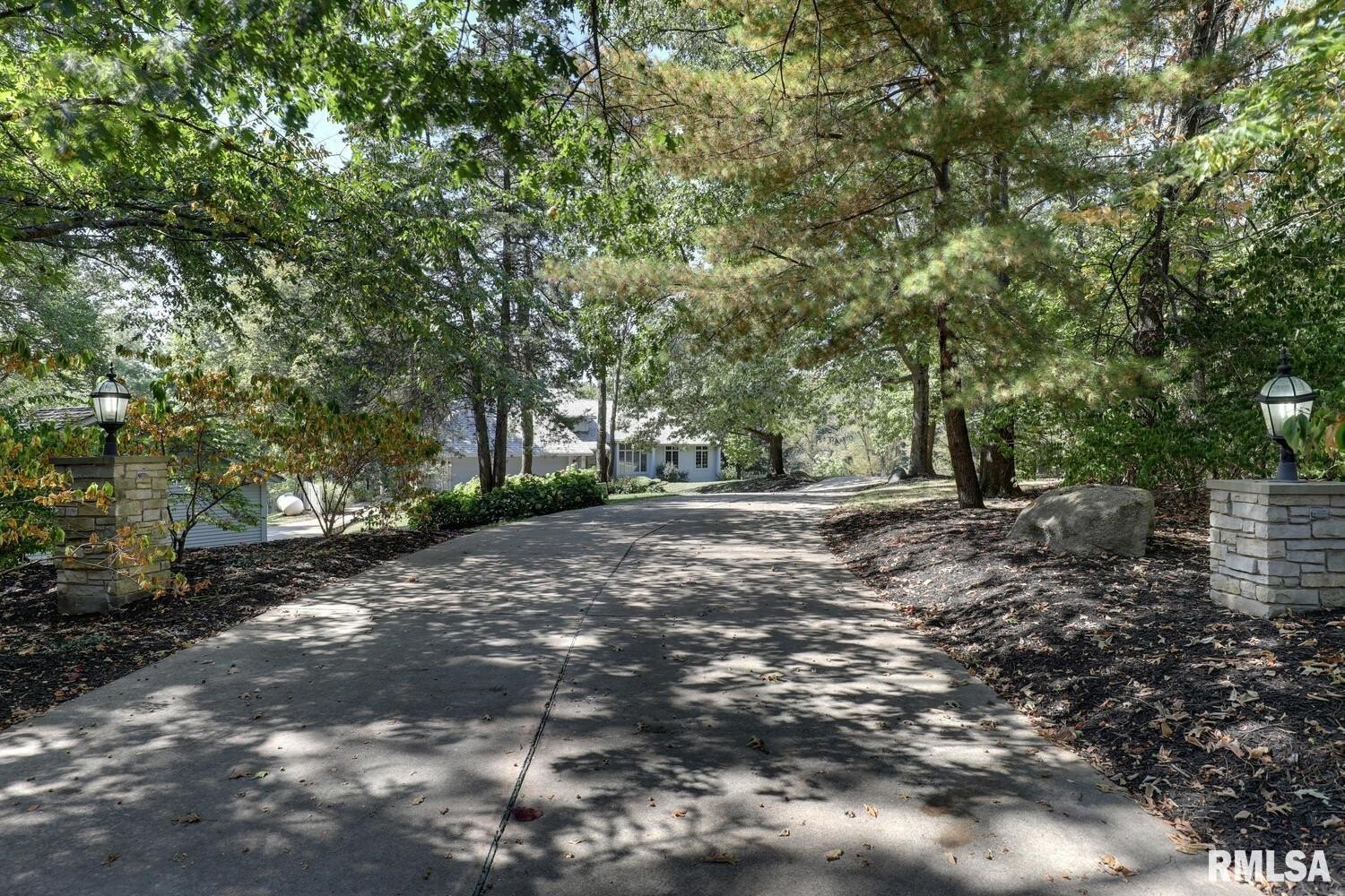 Macomb, Illinois, 61455, United States, 6 Bedrooms Bedrooms, ,5 BathroomsBathrooms,Residential,For Sale,1982236