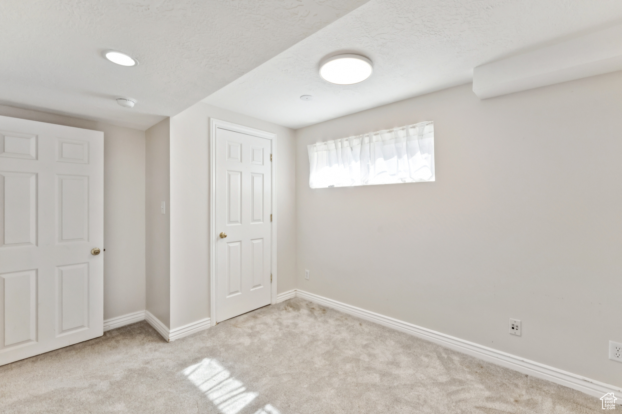 Draper, Utah, 84020, United States, 6 Bedrooms Bedrooms, ,4 BathroomsBathrooms,Residential,For Sale,1848551