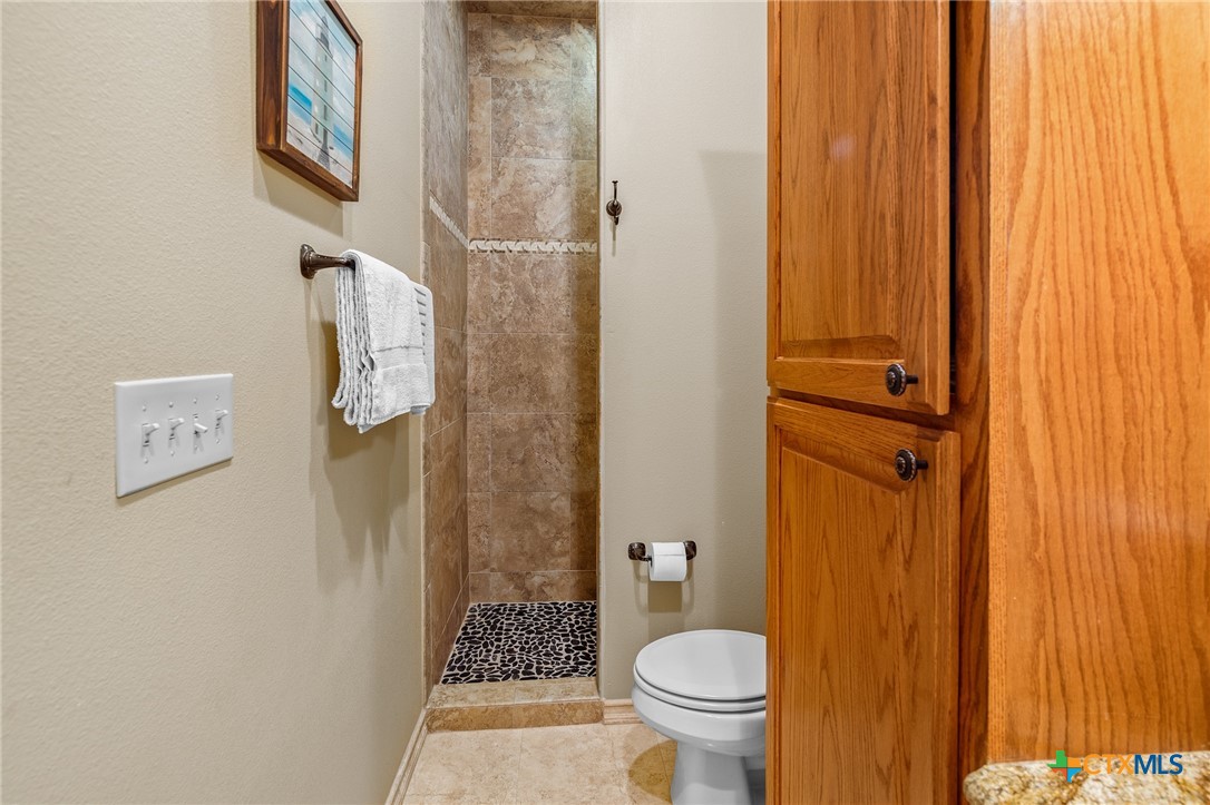 Inez, Texas, 77968, United States, 5 Bedrooms Bedrooms, ,6 BathroomsBathrooms,Residential,For Sale,1895563