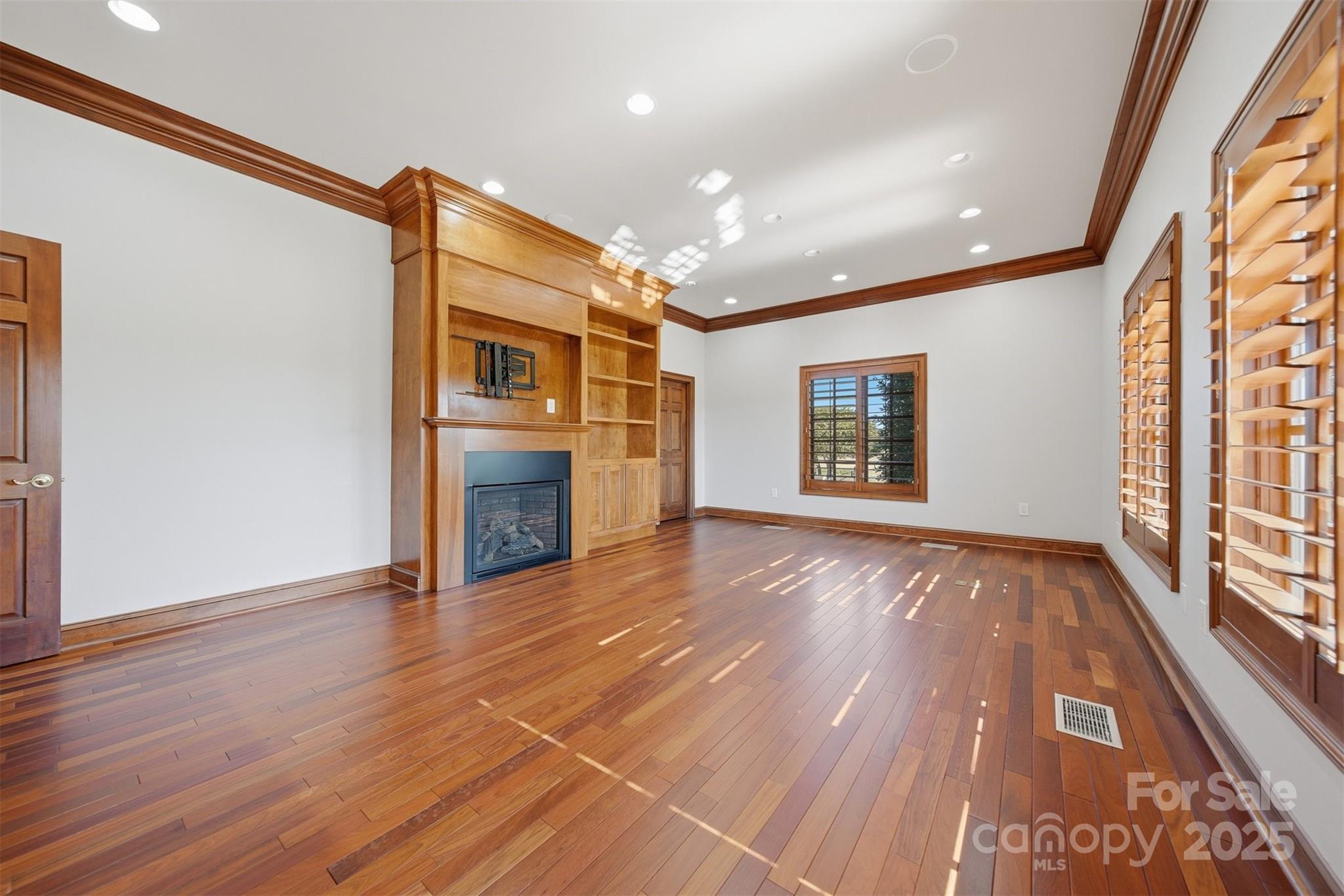 Conover, North Carolina, 28613, United States, 6 Bedrooms Bedrooms, ,7 BathroomsBathrooms,Residential,For Sale,1991981