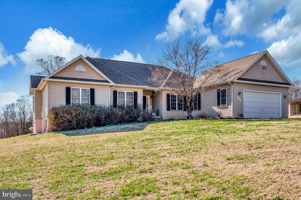 Sumerduck, Virginia, 22742, United States, 4 Bedrooms Bedrooms, ,5 BathroomsBathrooms,Residential,For Sale,2048793