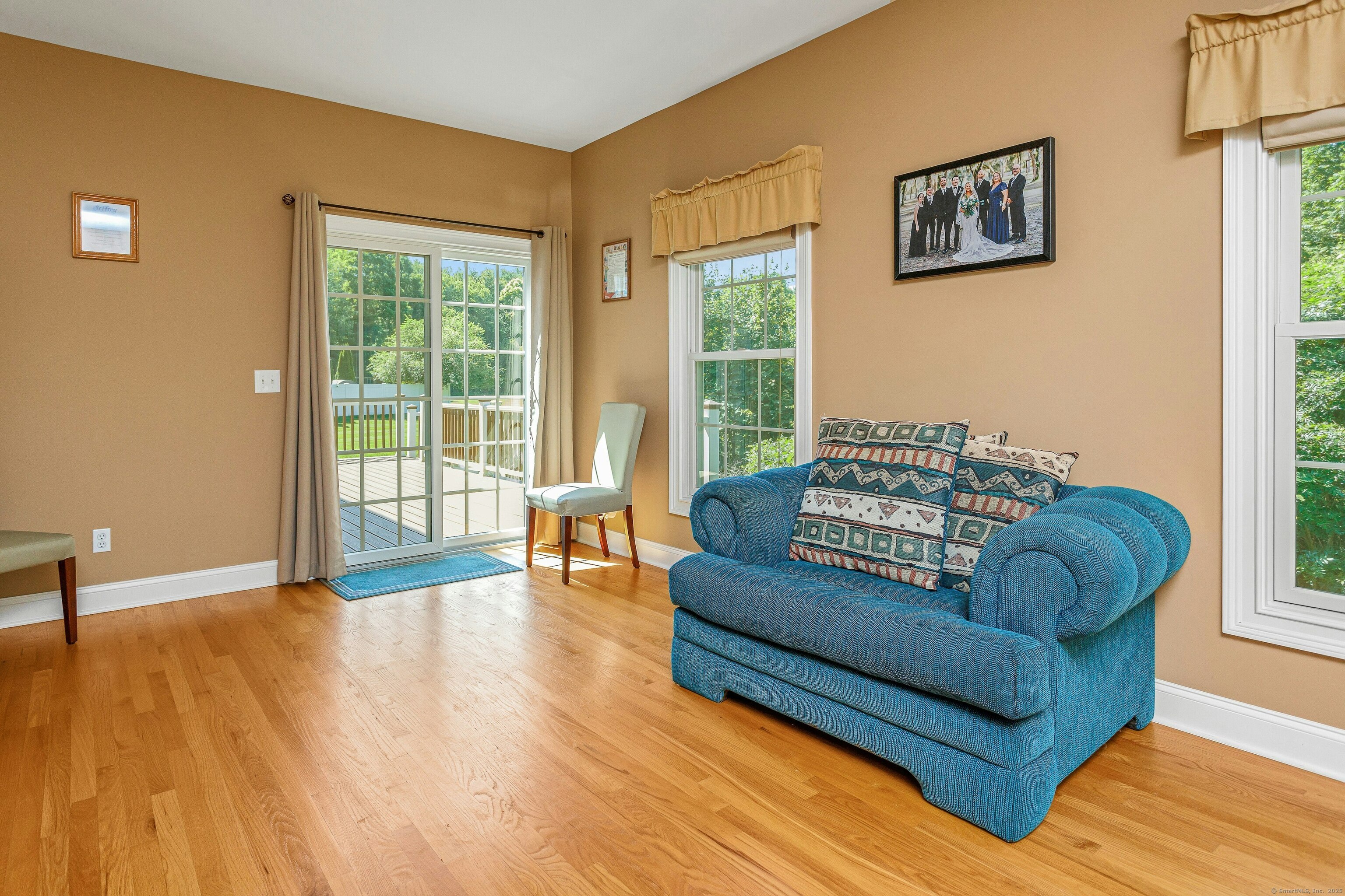 Shelton, Connecticut, 06484, United States, 3 Bedrooms Bedrooms, ,3 BathroomsBathrooms,Residential,For Sale,1875450