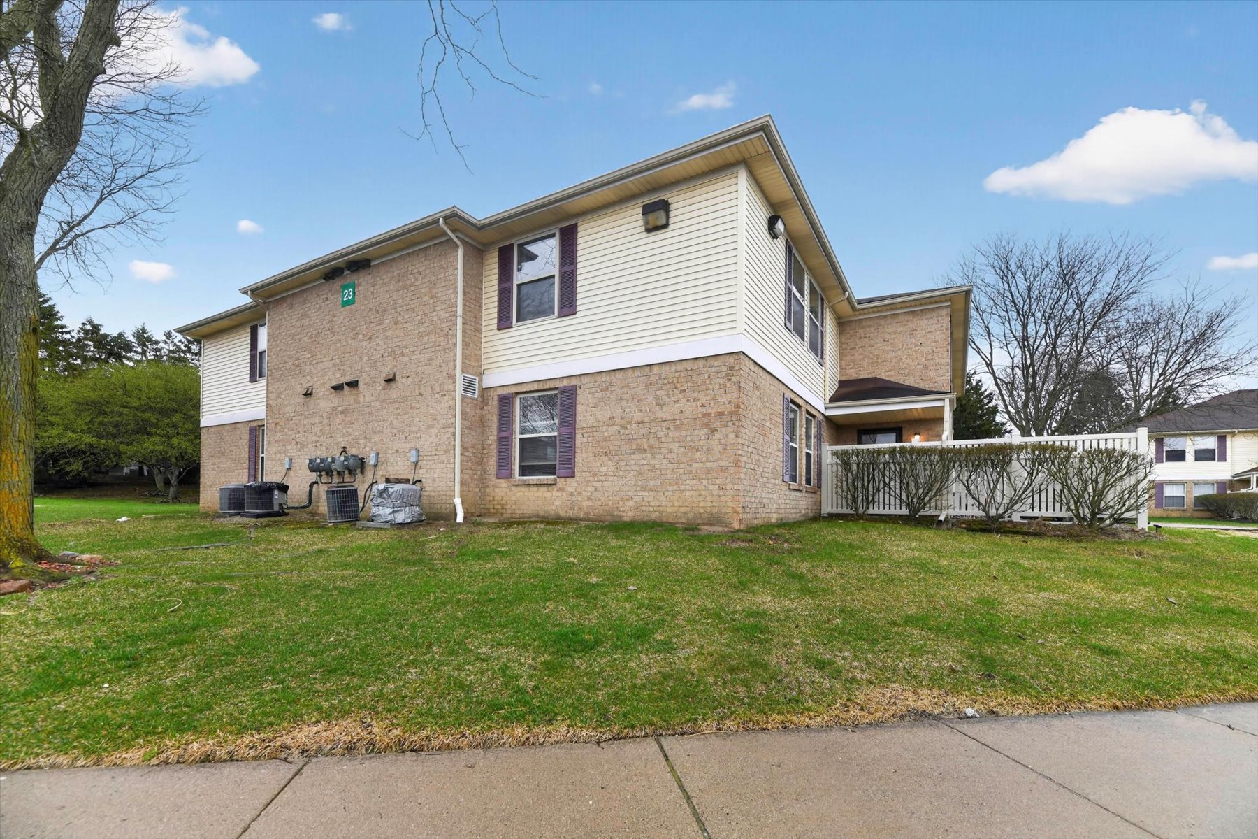  South Lyon - 物件實景