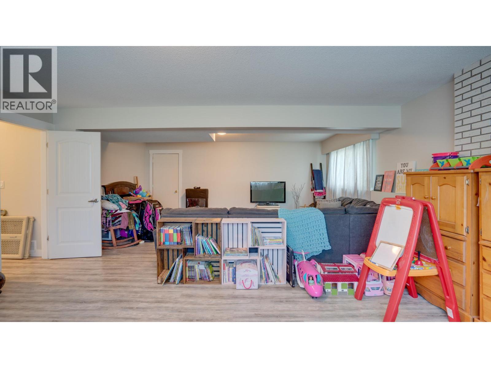 ARMSTRONG, British Columbia, V4Y 0B3, CA, 4 Bedrooms Bedrooms, ,2 BathroomsBathrooms,Residential,For Sale,1950406