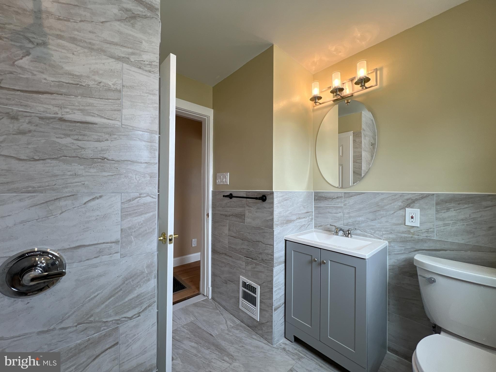 PASADENA, Maryland, 21122, United States, 4 Bedrooms Bedrooms, ,4 BathroomsBathrooms,Residential,For Sale,1975011