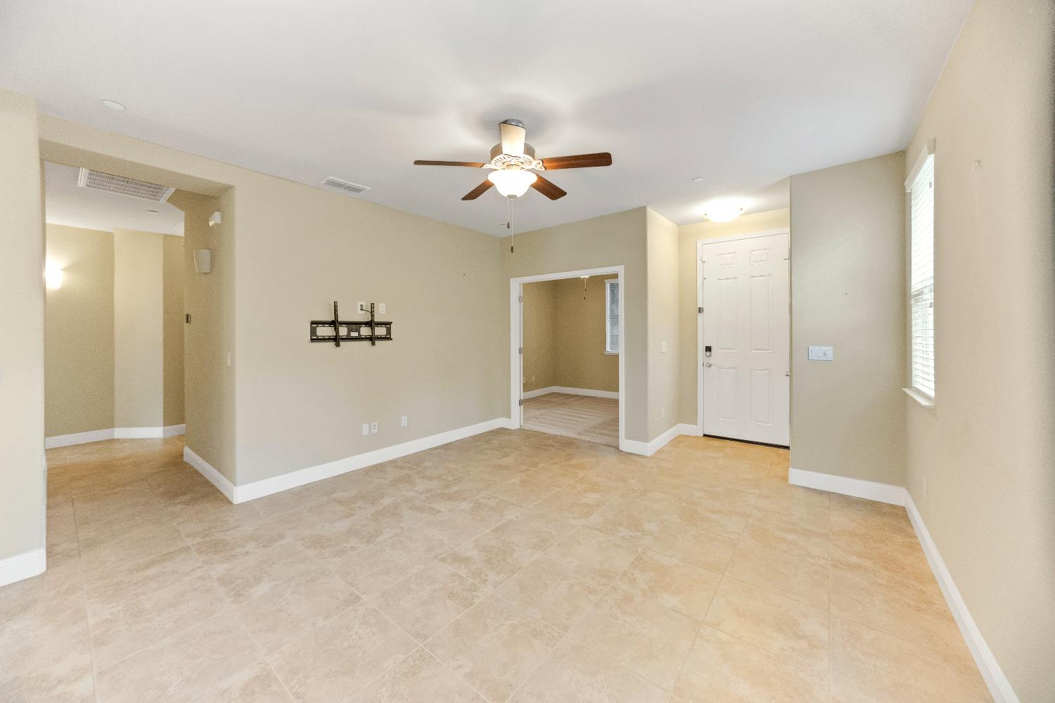 Roseville, California, 95661, United States, 3 Bedrooms Bedrooms, ,2 BathroomsBathrooms,Residential,For Sale,1987670