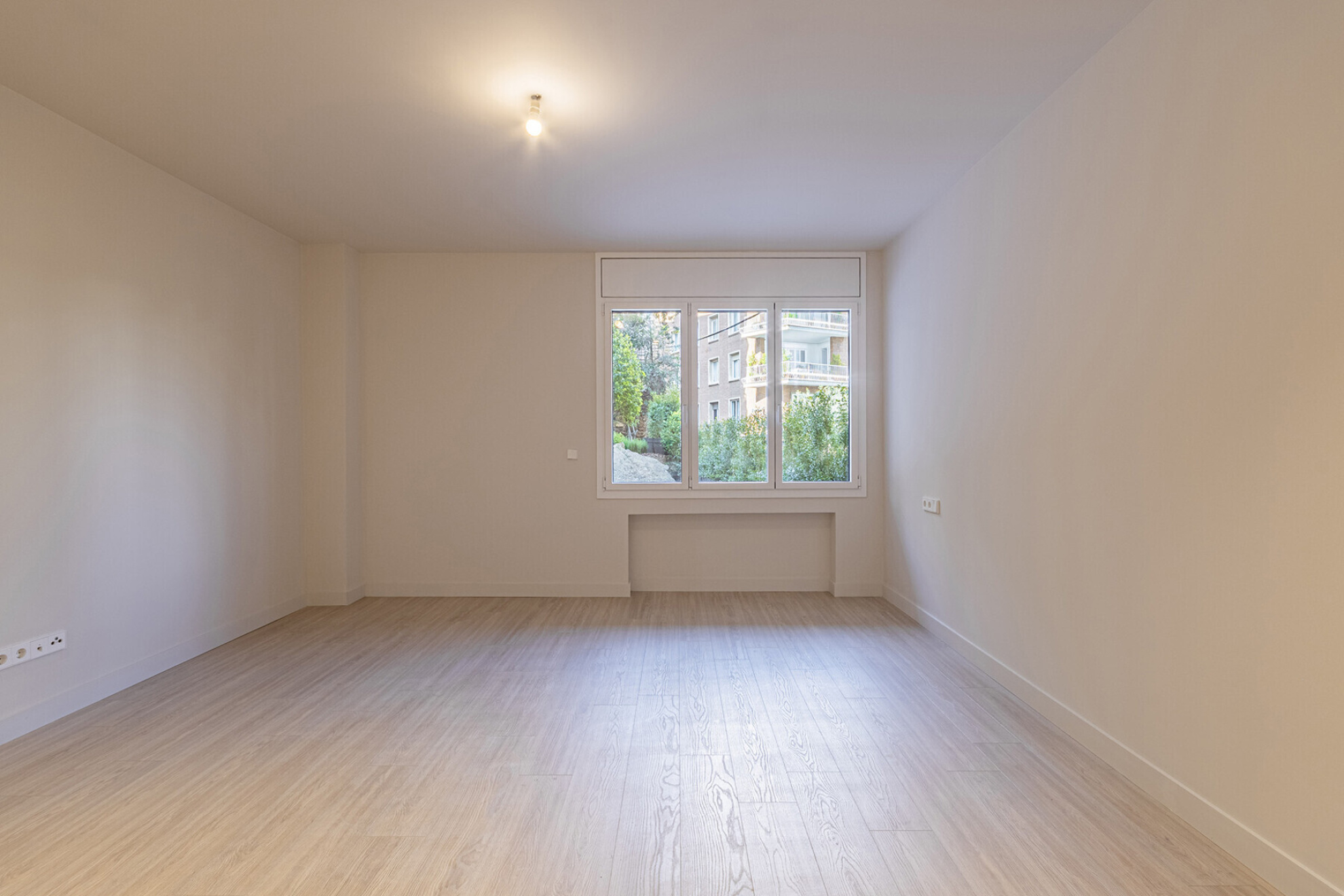 Fantastic renovated apartment with large garden at the living room level - 物件實景