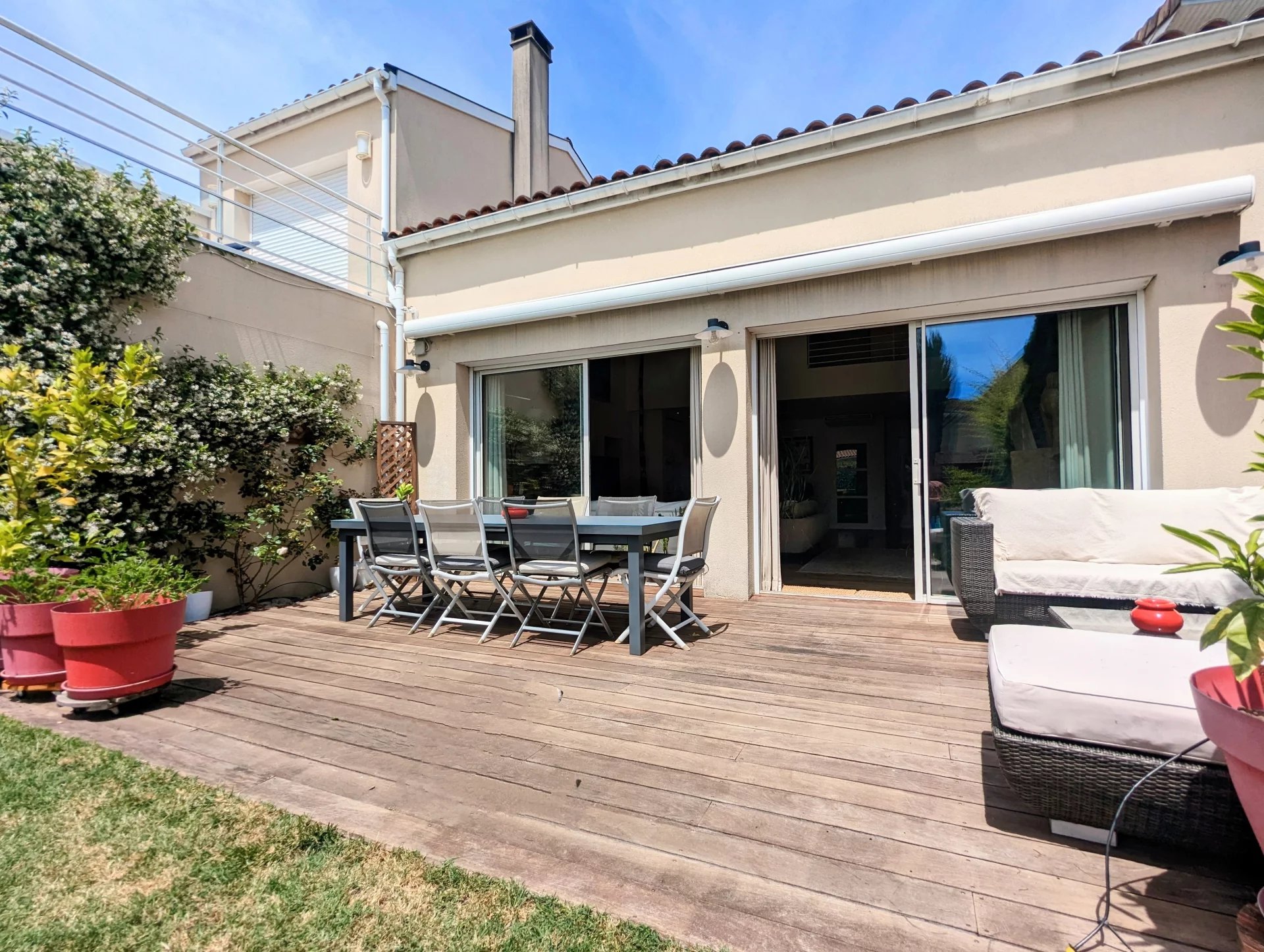 Bordeaux, New Aquitaine, 33000, FR, 4 Bedrooms Bedrooms, ,3 BathroomsBathrooms,Residential,For Sale,1615583