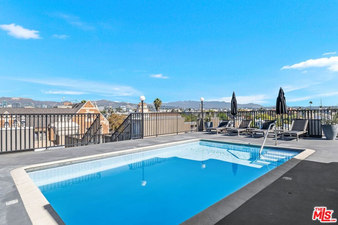 Los Angeles, California, 90004, United States, 2 Bedrooms Bedrooms, ,2 BathroomsBathrooms,Residential,For Sale,1885351