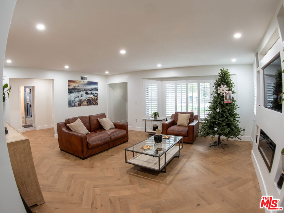 Duarte, California, 91010, United States, 6 Bedrooms Bedrooms, ,3 BathroomsBathrooms,Residential,For Sale,1836068