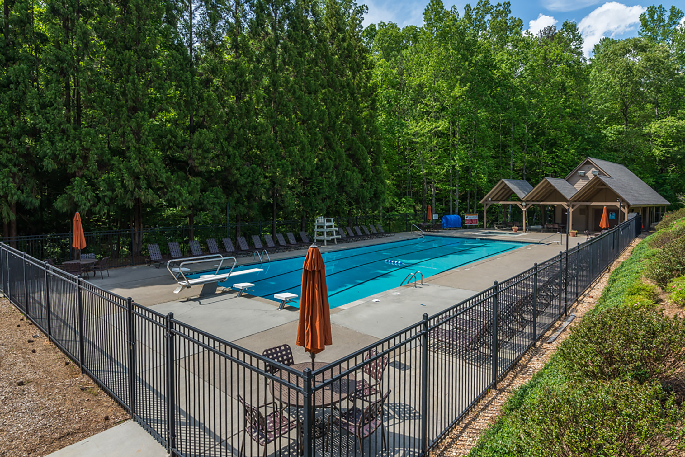  Tucked Into a Cul-de-Sac in Johns Creek’s Sought-After Glastonberry Neighborhood - 物件實景