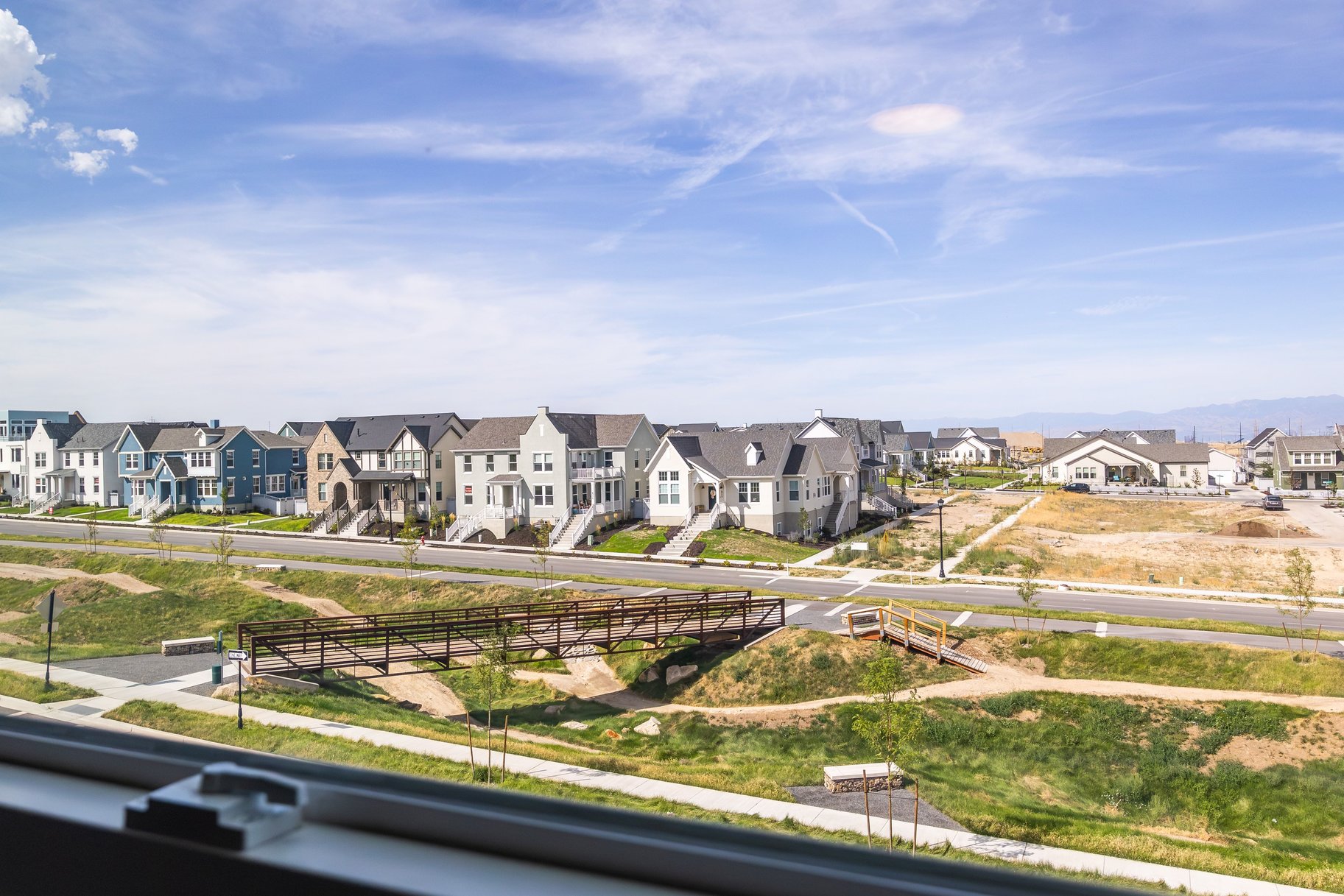  Tudor 3-Story Townhome in Upper Daybreak - 物件實景