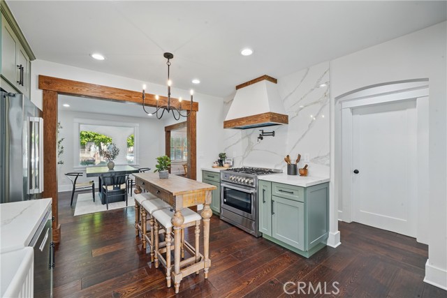 Los Angeles, California, 90018, United States, 5 Bedrooms Bedrooms, ,5 BathroomsBathrooms,Residential,For Sale,1984330