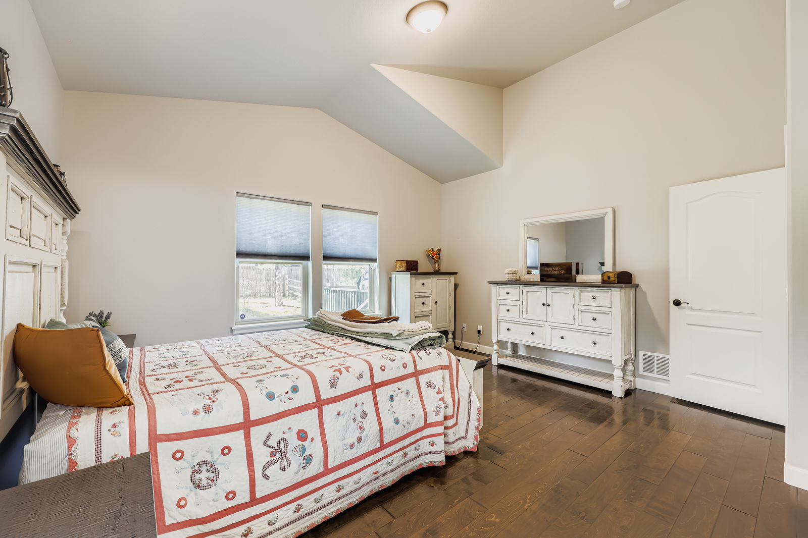 Woodland Park, Colorado, 80863, United States, 3 Bedrooms Bedrooms, ,2 BathroomsBathrooms,Residential,For Sale,1908938