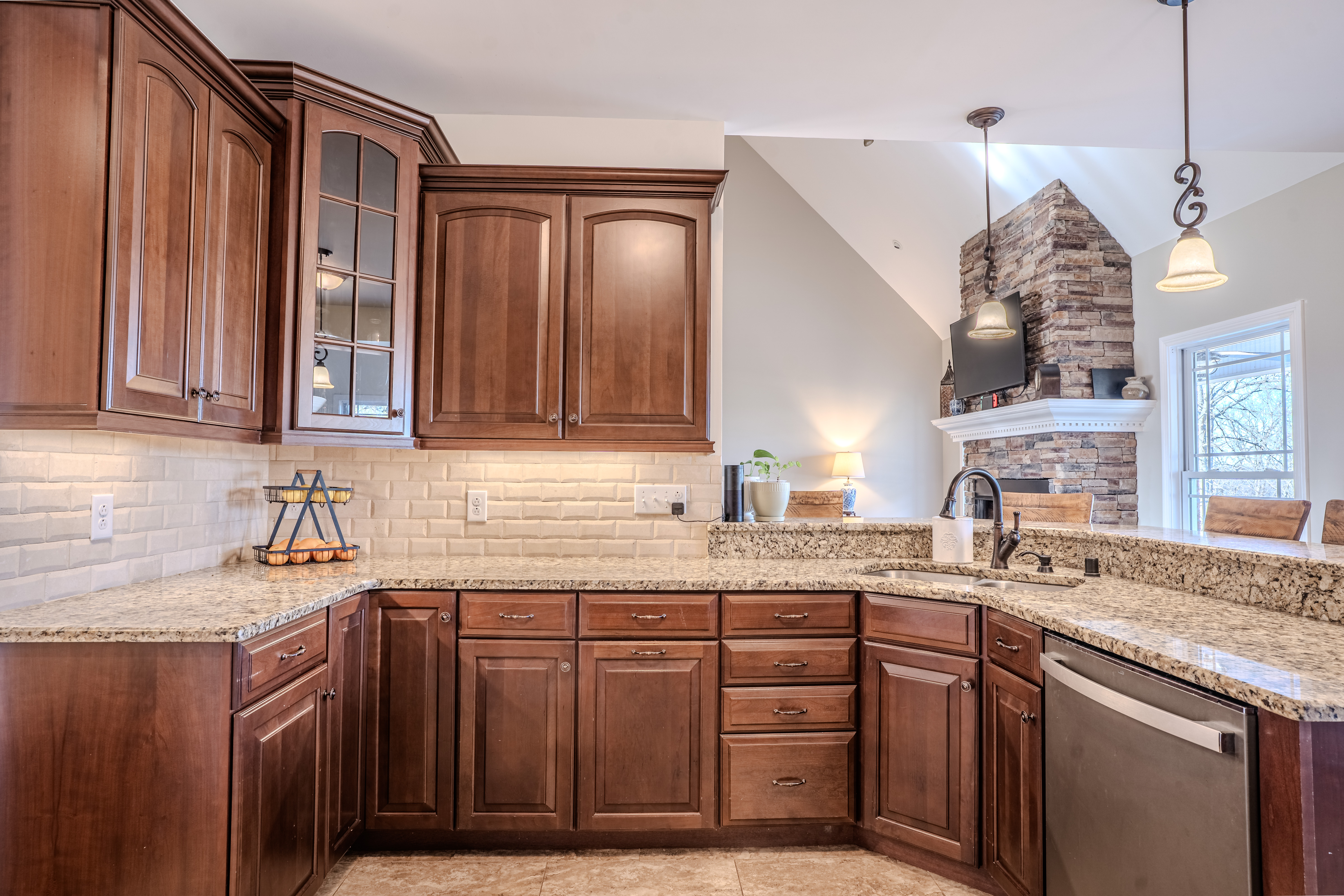 Frankfort, Kentucky, 40601, United States, 6 Bedrooms Bedrooms, ,3 BathroomsBathrooms,Residential,For Sale,2012095