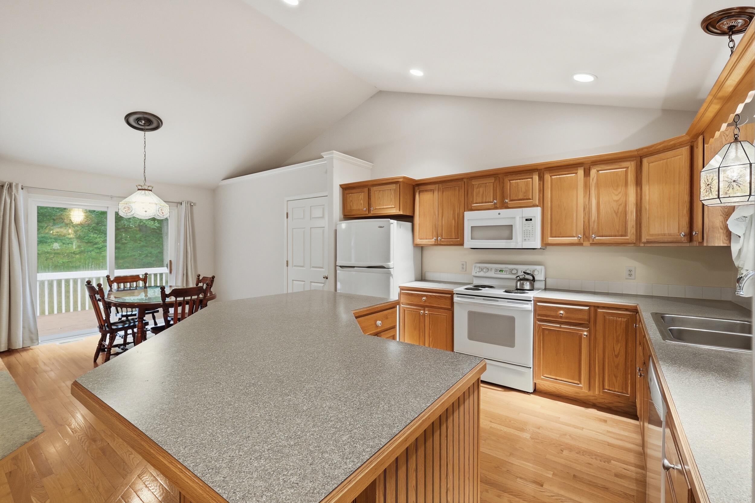 Bonasa Dr, Rockford, MI 49341