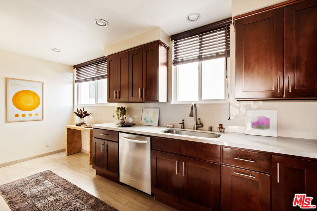 Los Angeles, California, 90034, United States, 2 Bedrooms Bedrooms, ,3 BathroomsBathrooms,Residential,For Sale,1991058