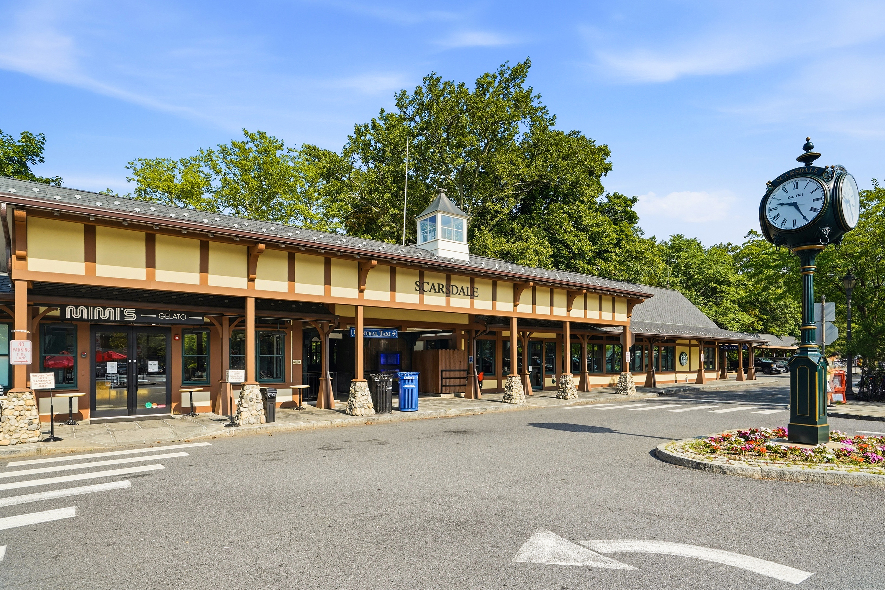  Beautifully updated first-floor studio in the gated Scarsdale Chateaux community - 物件實景