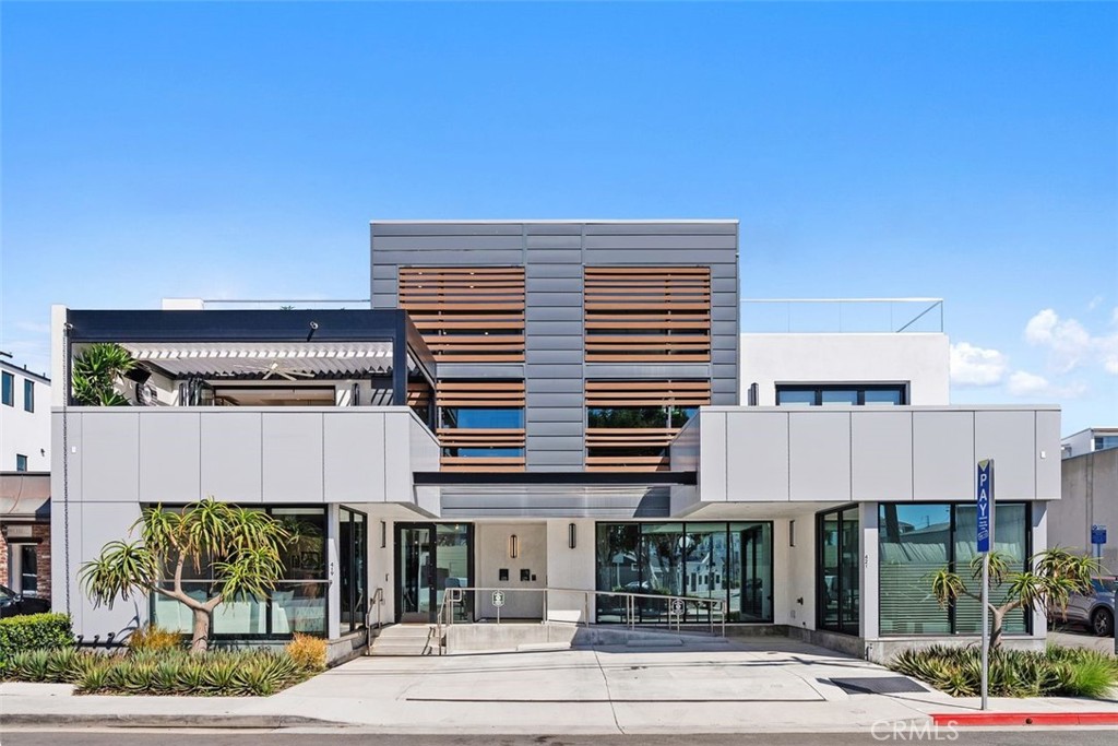 Newport Beach, California, 92663, United States, 3 Bedrooms Bedrooms, ,5 BathroomsBathrooms,Residential,For Sale,1960929