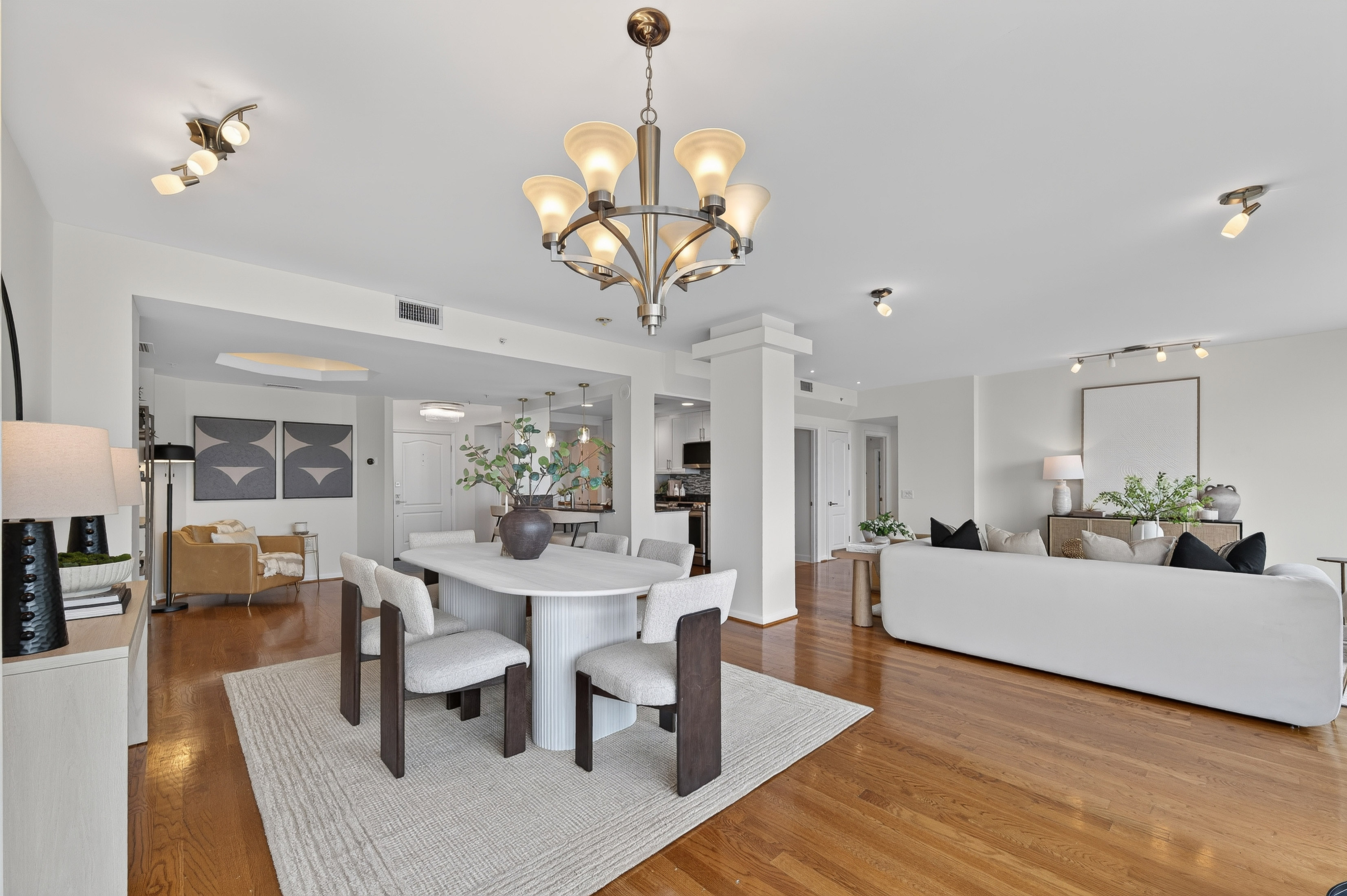  Welcome to Unit 2150 at The Oaks at Buckhead - 物件實景