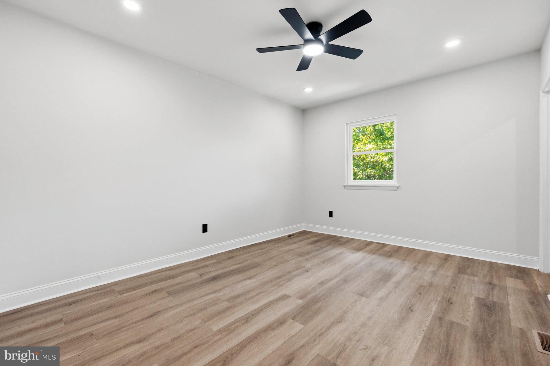 Alexandria, Virginia, 22314, United States, 2 Bedrooms Bedrooms, ,3 BathroomsBathrooms,Residential,For Sale,2049210