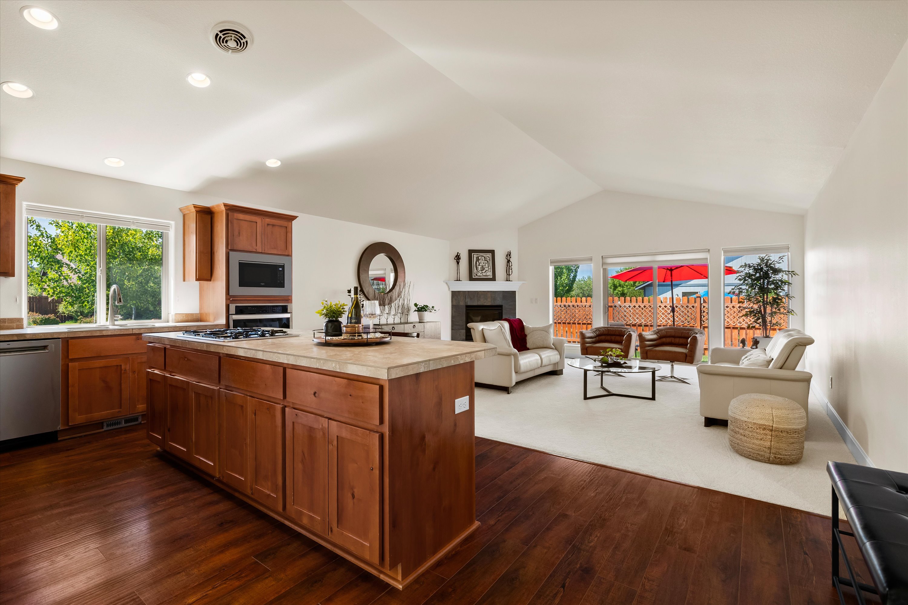Bend, Oregon, 97702, United States, 3 Bedrooms Bedrooms, ,2 BathroomsBathrooms,Residential,For Sale,1941729