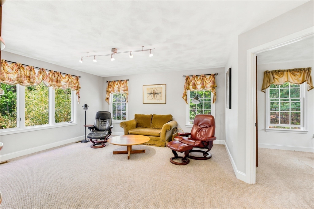 Middleton, Massachusetts, 01949, United States, 4 Bedrooms Bedrooms, ,3 BathroomsBathrooms,Residential,For Sale,2048371