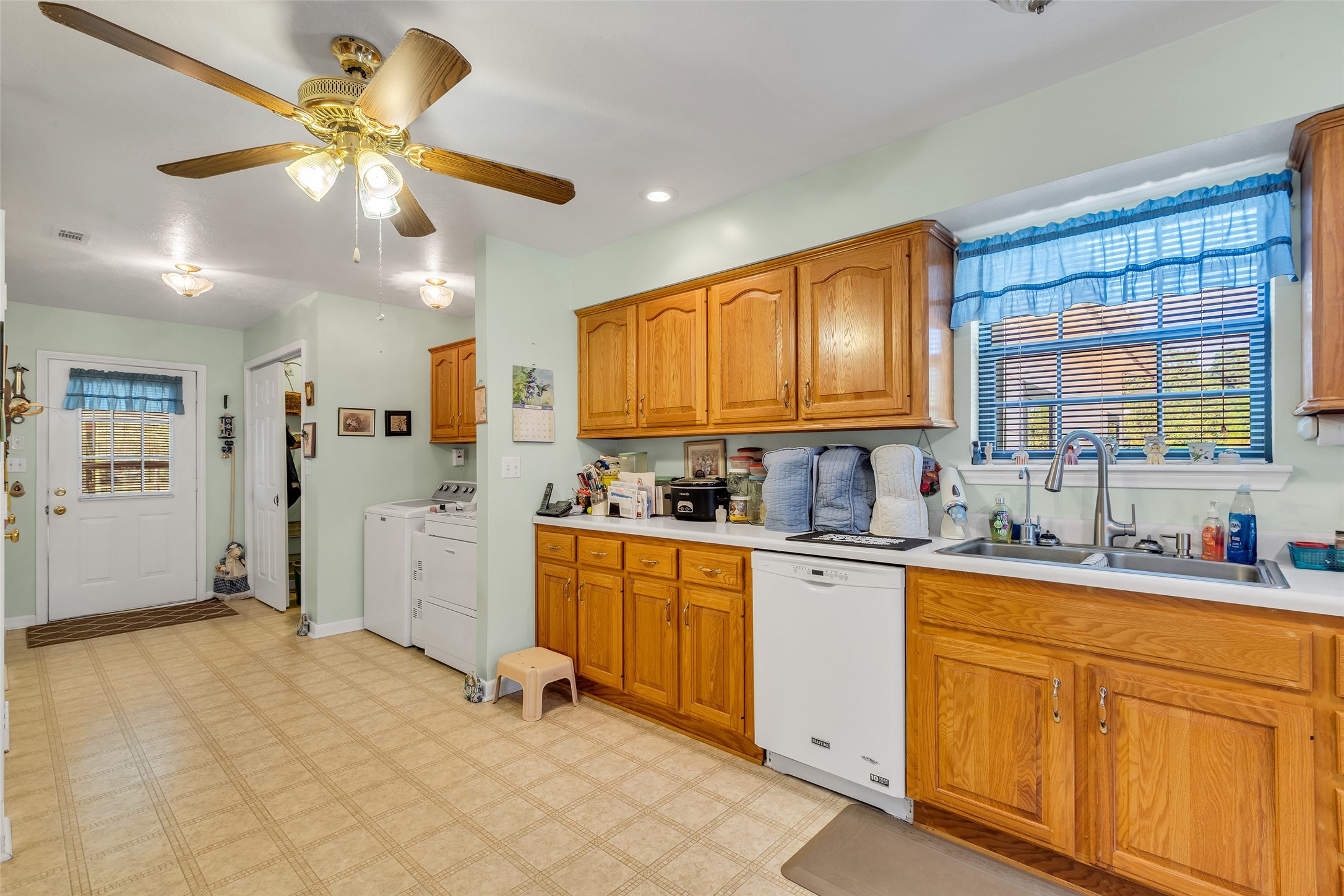 Willis, Texas, 77378, United States, 3 Bedrooms Bedrooms, ,2 BathroomsBathrooms,Residential,For Sale,2001772