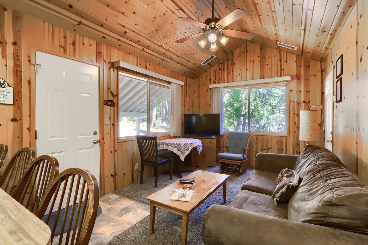 Yosemite, California, 95389, United States, 5 Bedrooms Bedrooms, ,4 BathroomsBathrooms,Residential,For Sale,2048159