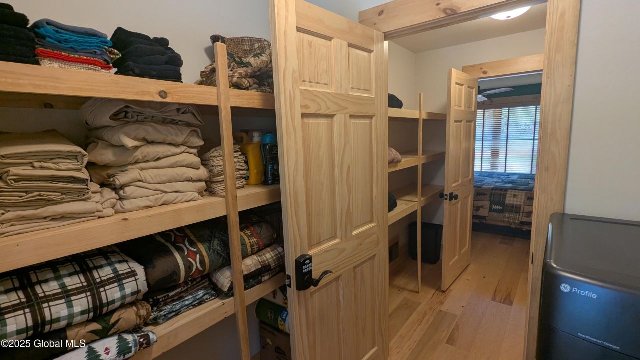 Gloversville, New York, 12078, United States, 2 Bedrooms Bedrooms, ,1 BathroomBathrooms,Residential,For Sale,1876319