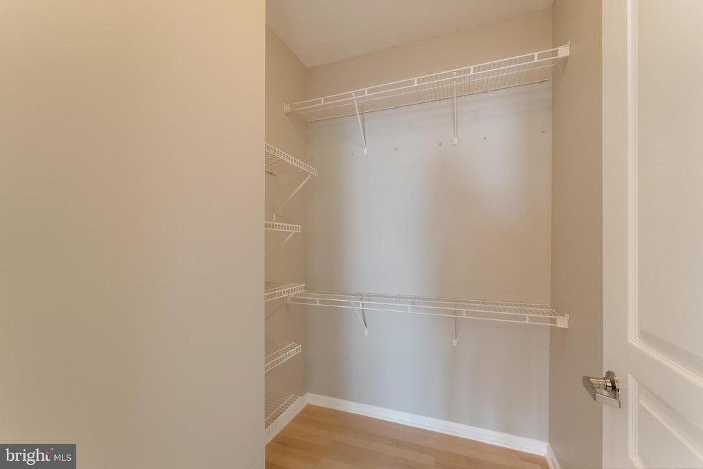 Reston, Virginia, 20190, United States, 2 Bedrooms Bedrooms, ,2 BathroomsBathrooms,Residential,For Sale,1904238