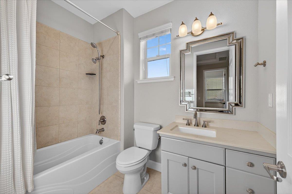 Fresno, California, 93730, United States, 3 Bedrooms Bedrooms, ,3 BathroomsBathrooms,Residential,For Sale,2008537