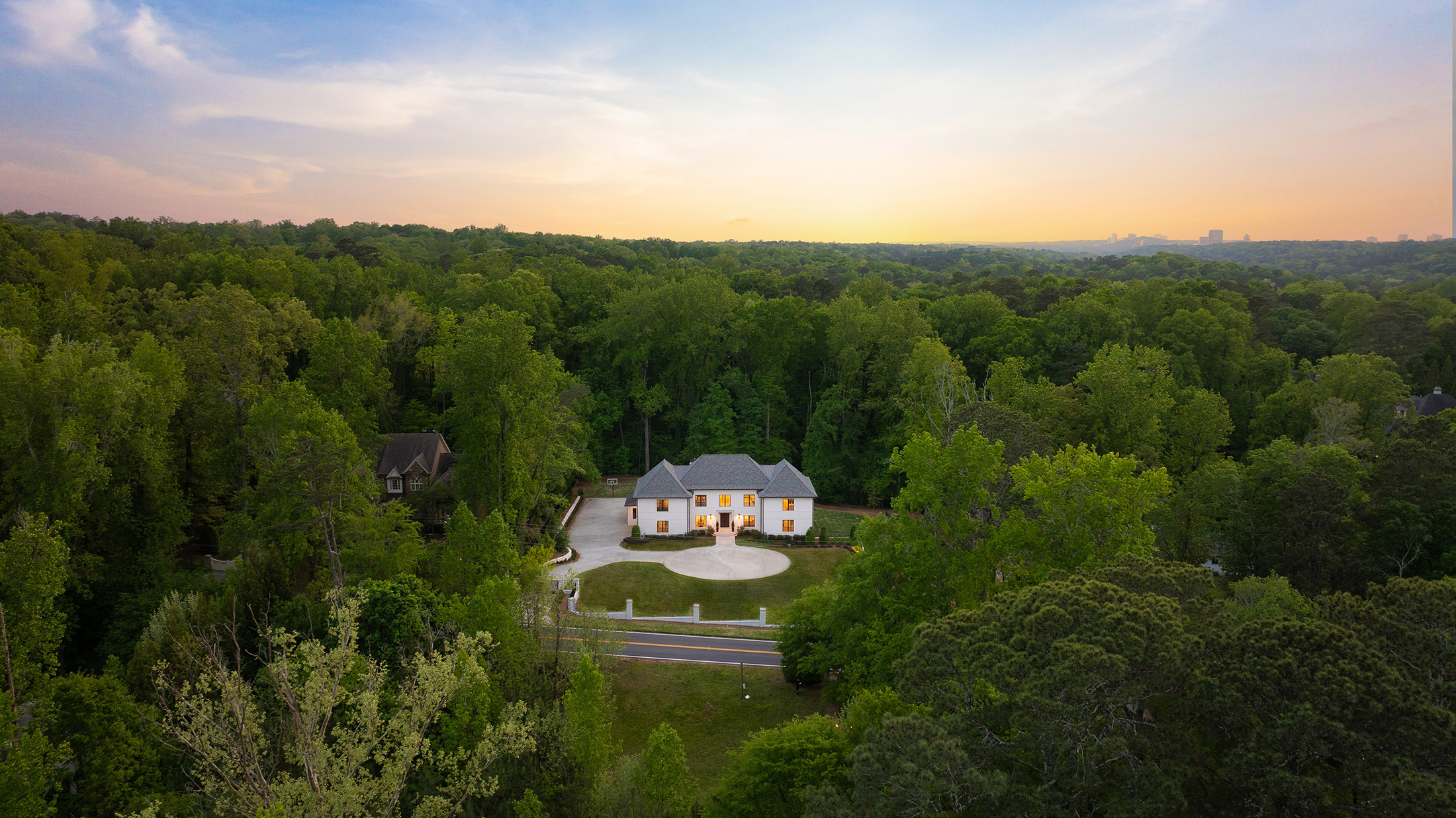  Beautifully Designed, Custom Residence on Nearly Six Acres in Chastain Park - 物件實景